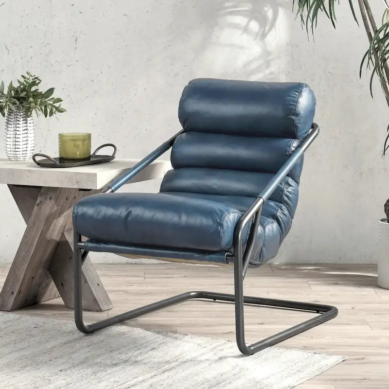 Fauteuil d'appoint en cuir à dossier capitonné vertical